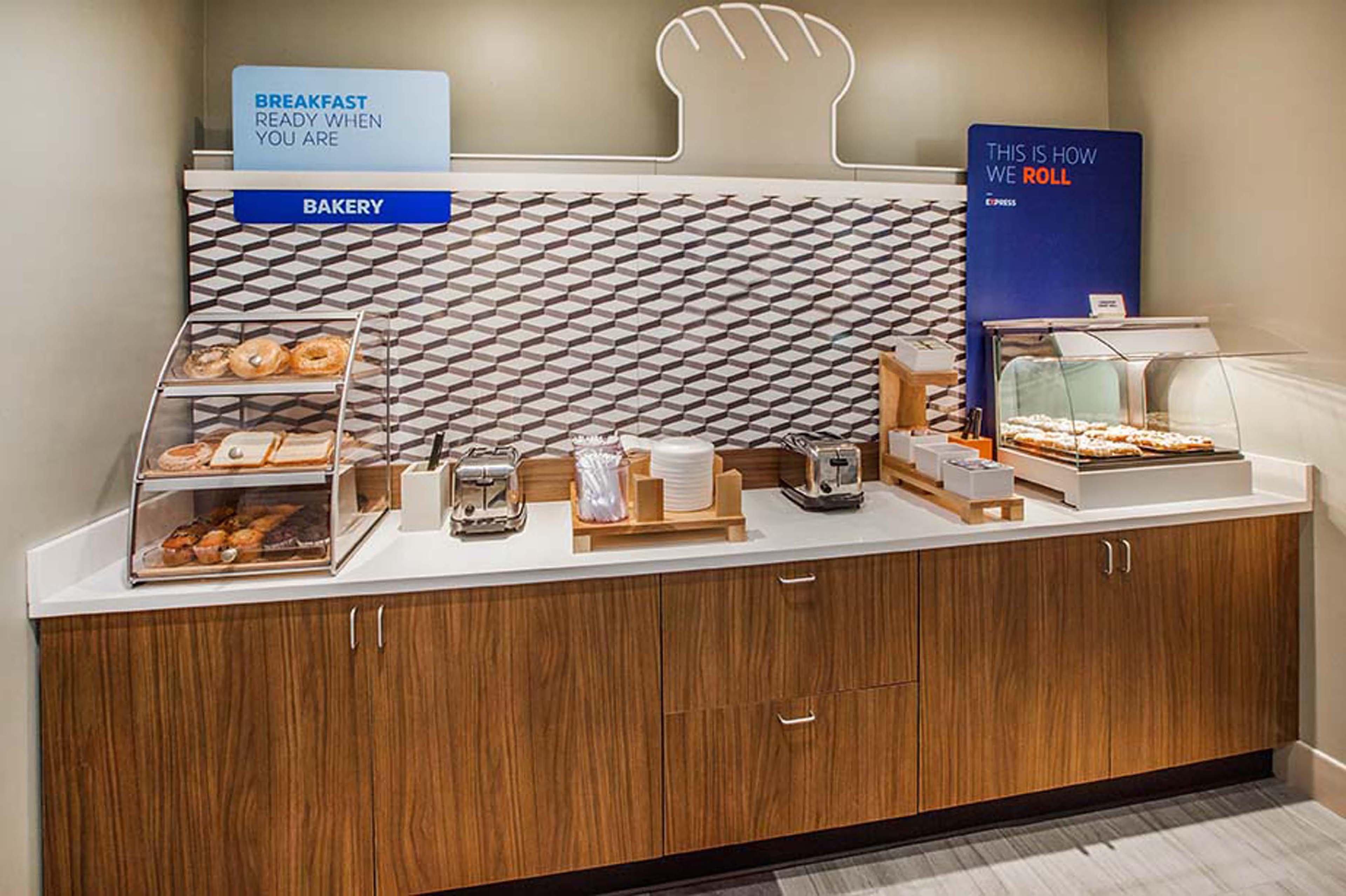 Holiday Inn Express & Suites Raleigh Airport - Brier Creek By Ihg Eksteriør billede