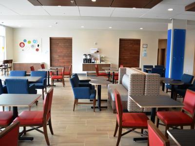 Holiday Inn Express & Suites Raleigh Airport - Brier Creek By Ihg Eksteriør billede